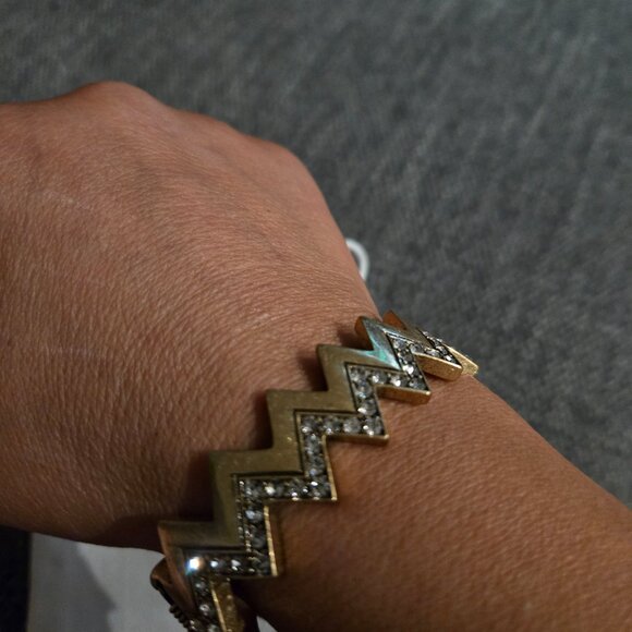 CREW Gold Tone Rhinestone V Shape Accent Bangle Bracelet - Picture 3 of 3